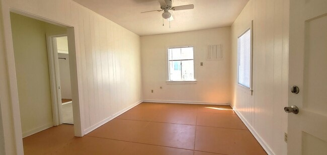 Building Photo - 631 W Cholla Ave