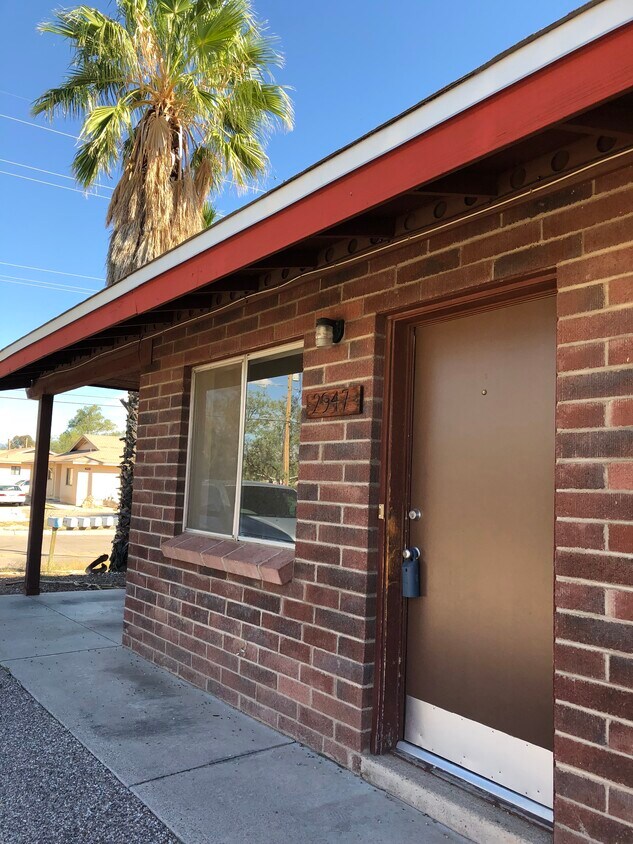 Entrance - 2947 N Palo Verde Ave
