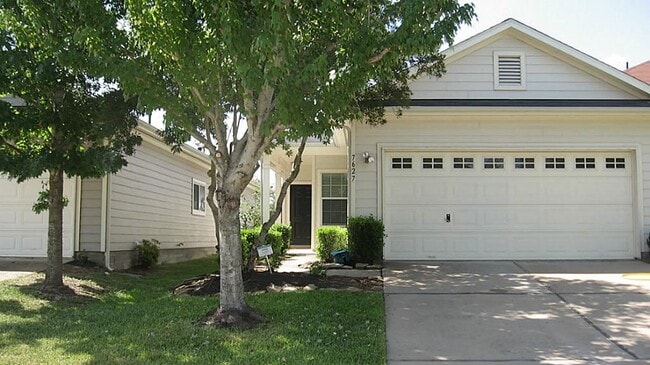 Foto del edificio - 7627 Fallen Leaf