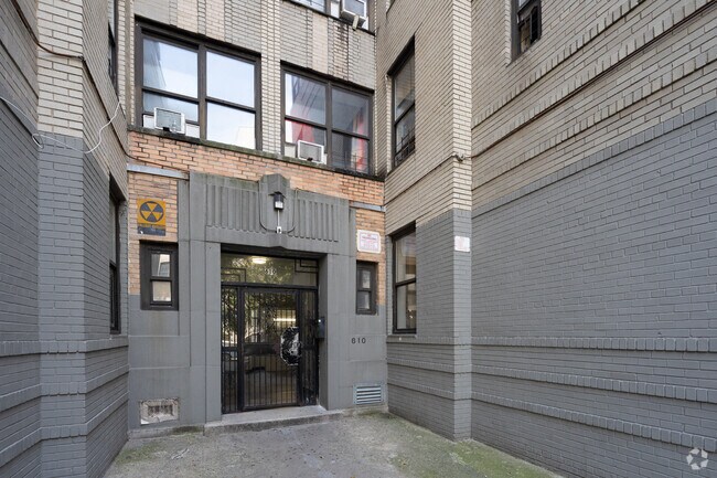 Building Photo - 610 W 174th St