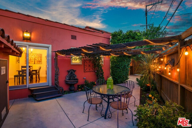 Building Photo - 10721 Aqua Vista St