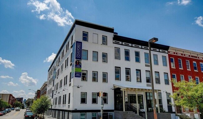 Building Photo - 231 E North Ave