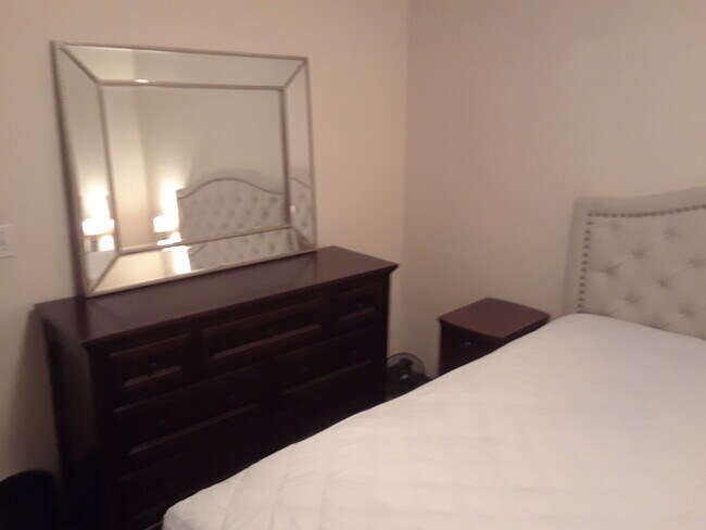 Building Photo - 1524 Mission Rd