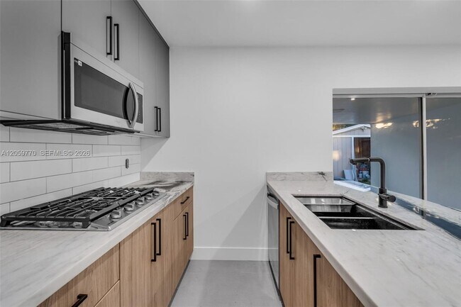 Foto del edificio - 730 NW 77th Way