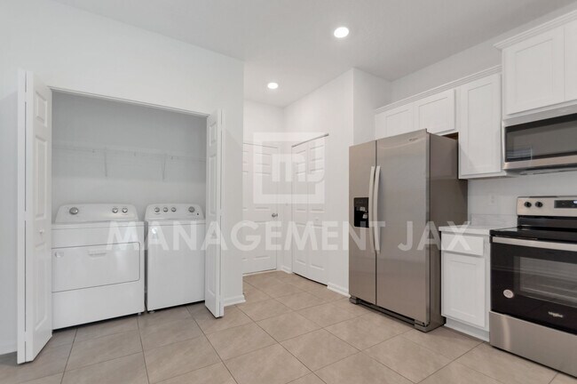 Foto del edificio - 9002 Gifford Dr