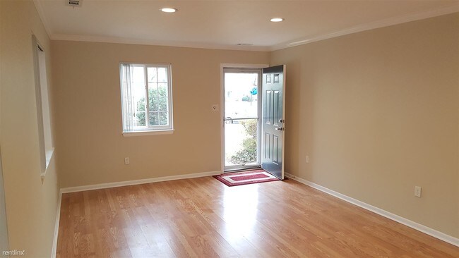 Building Photo - 1 br, 1 bath Townhome - 11467 Stoney Point Pl