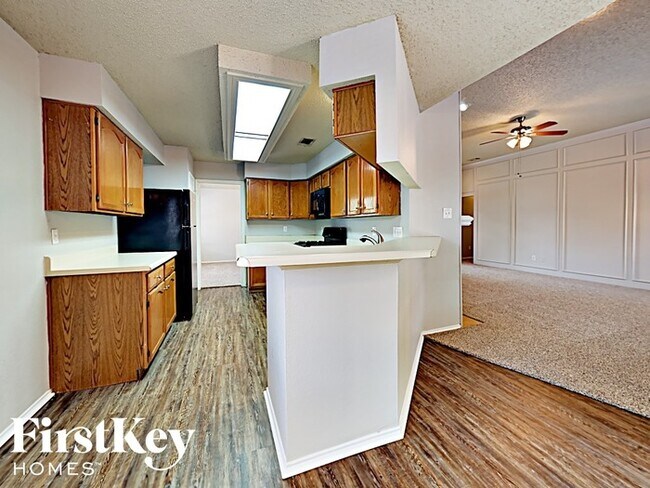 Building Photo - 936 Bluffview Dr