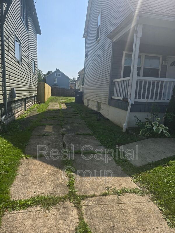 Building Photo - 49 Choate Ave