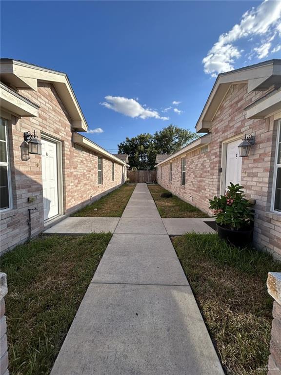 Foto del edificio - 215 W Albatross Ave