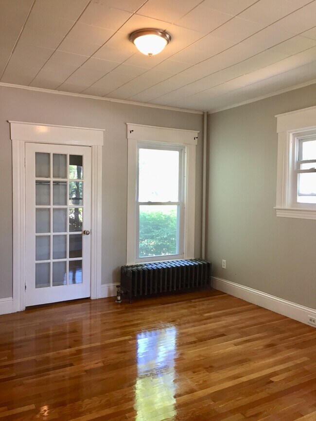 Building Photo - 385 Lowell St