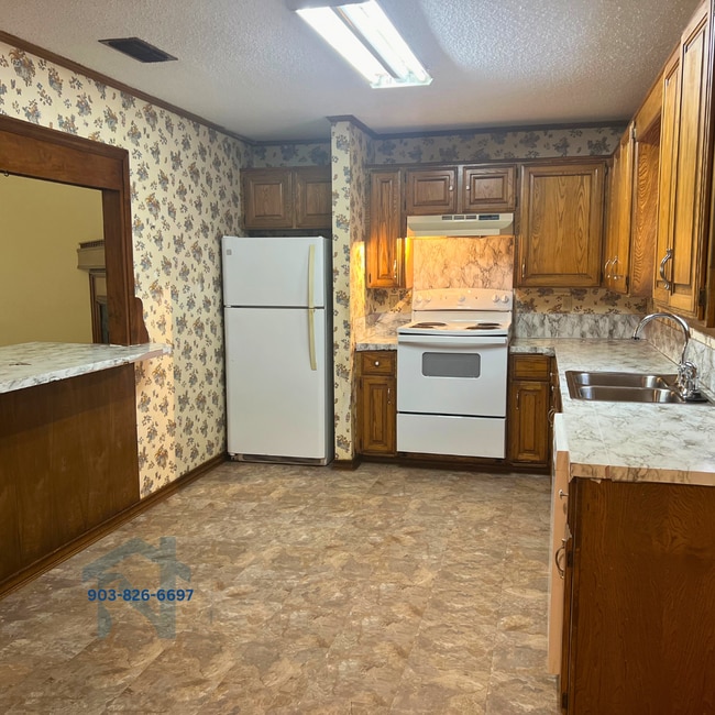 Building Photo - 106 Forest Ln