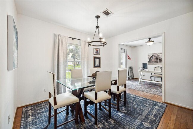 Foto del edificio - 14114 St Marys Ln