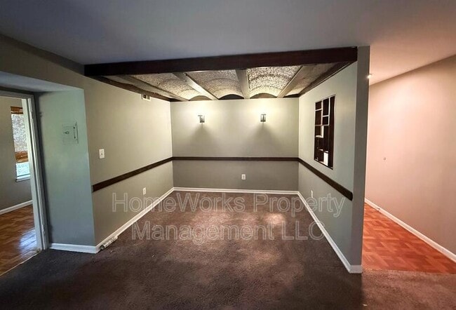 Building Photo - 9633 White Acre Rd