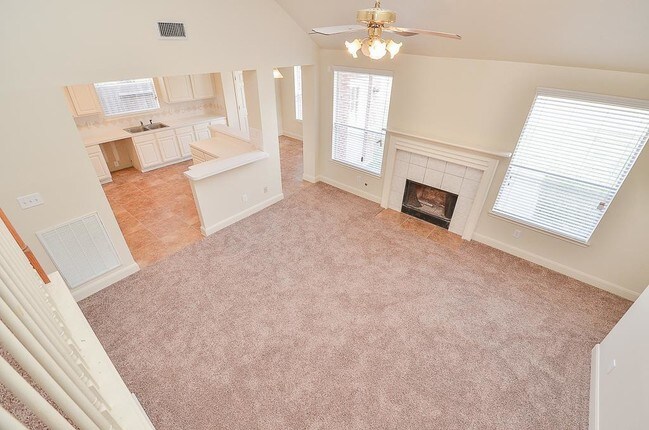 Foto del edificio - 3742 Lauderwood Ln