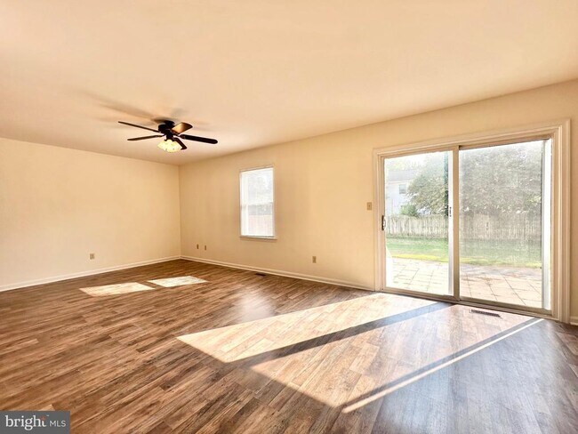 Foto del edificio - 8337 Colony Cir