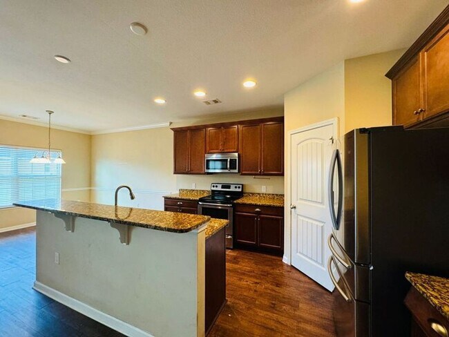 Building Photo - 210 Calm Oaks Cir