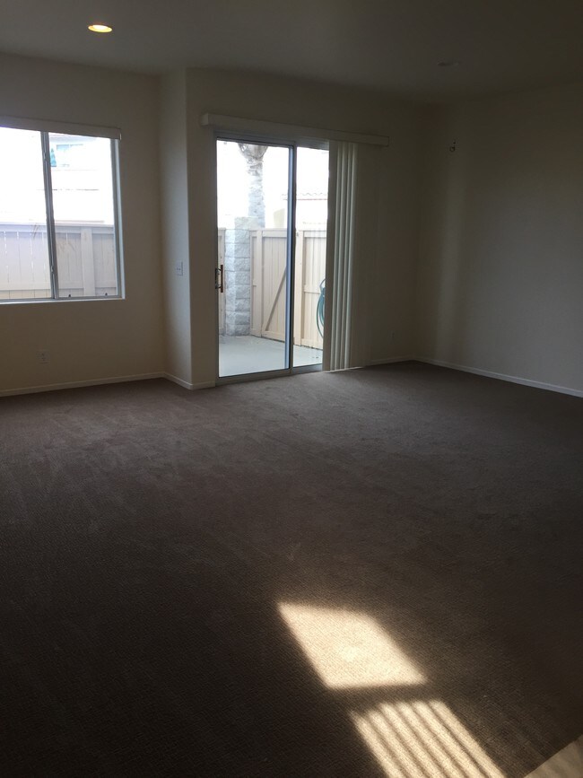 Folleto/volante de marketing - 10970 Ivy Hill Dr