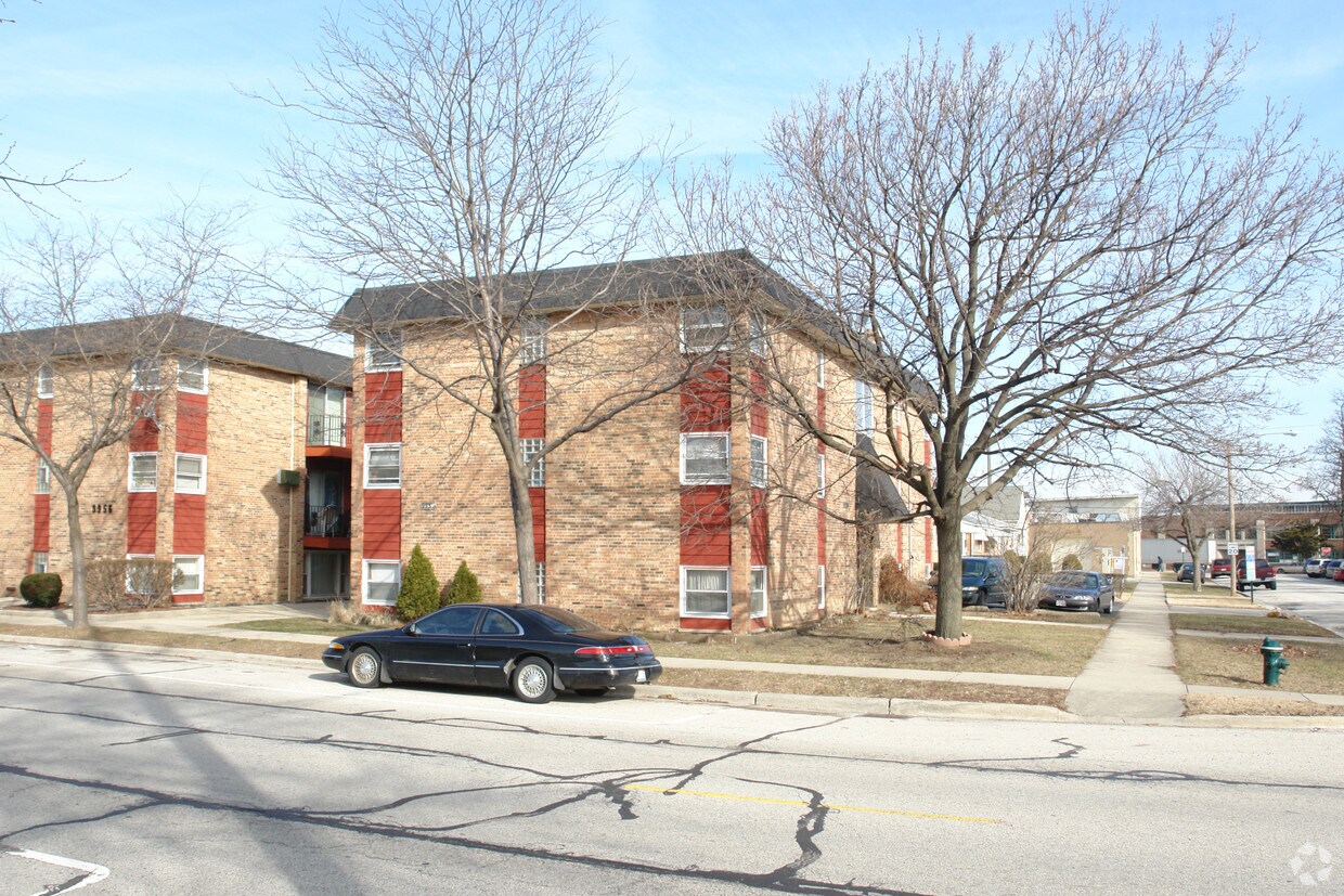 Primary Photo - 9950 W Belmont Ave