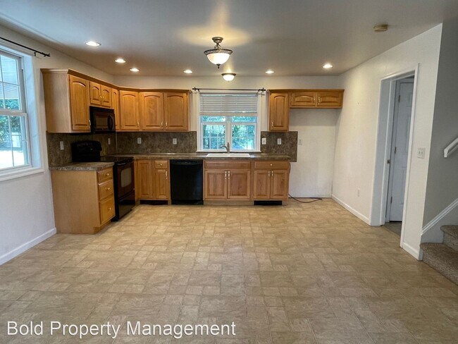Building Photo - 4 br, 2.5 bath House - 23 W Market St.