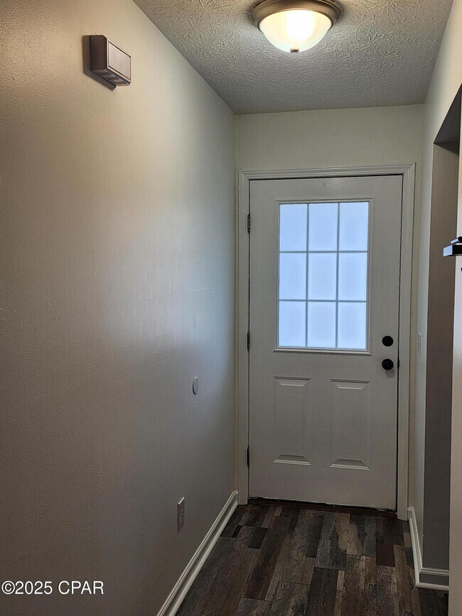 Foto del edificio - 6303 Causeway Rd