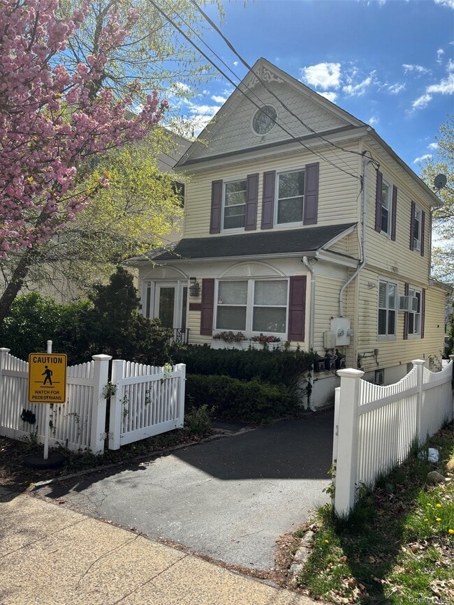 Building Photo - 40 S Bayles Ave