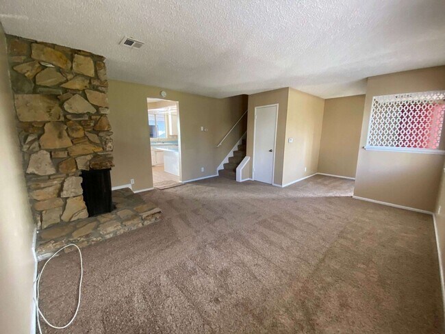 Building Photo - 3 br, 2.5 bath House - 14695 Redhill Avenue