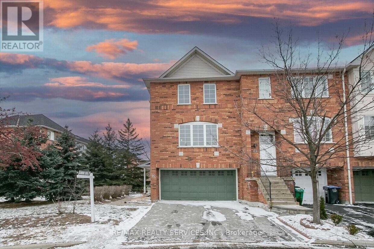 Primary Photo - 80-80 Acorn Pl