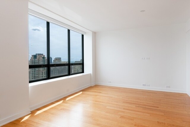Foto del edificio - 180 E Pearson St