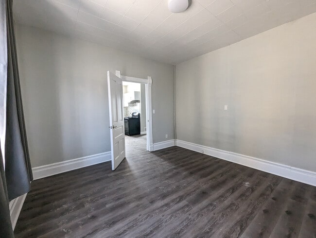 Photo du bâtiment - Cool One-Bedroom By Kitchener GO Station