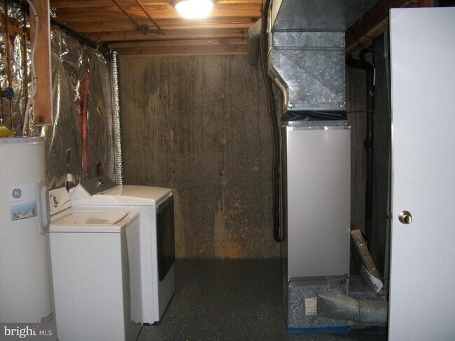 Building Photo - 7921 Tyson Oaks Cir
