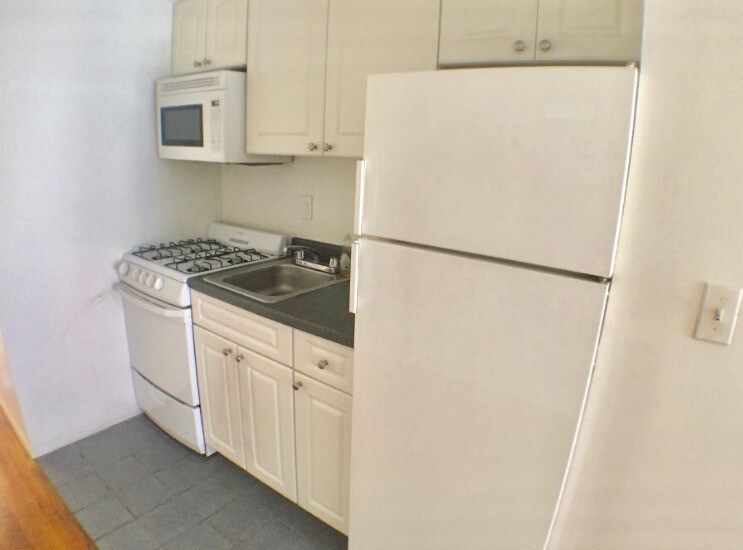 Primary Photo - 358 W 47th St