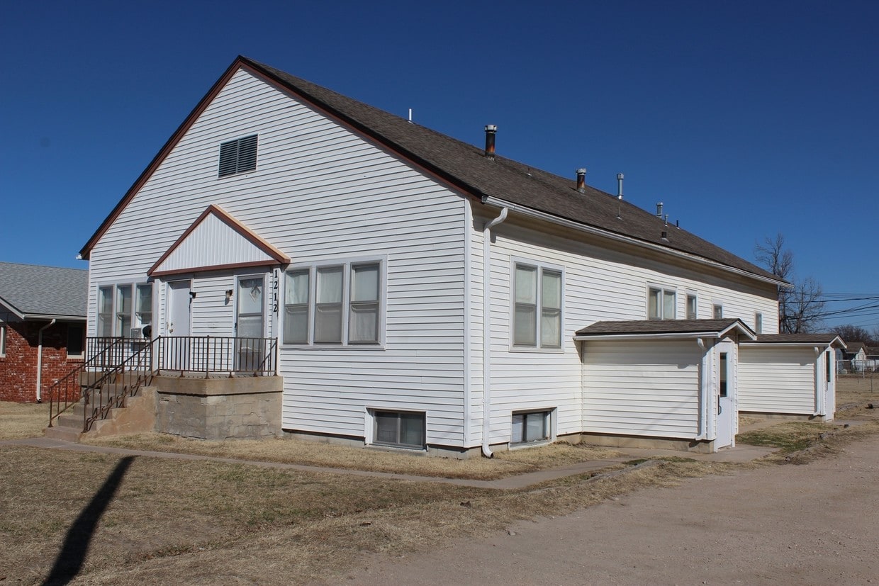 1212 N Severance St, Hutchinson, KS 67501 Apartments in Hutchinson