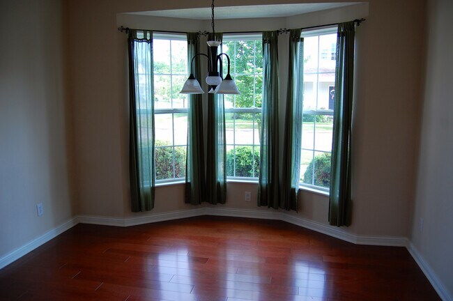 Foto del edificio - 7250 Hillmont Drive