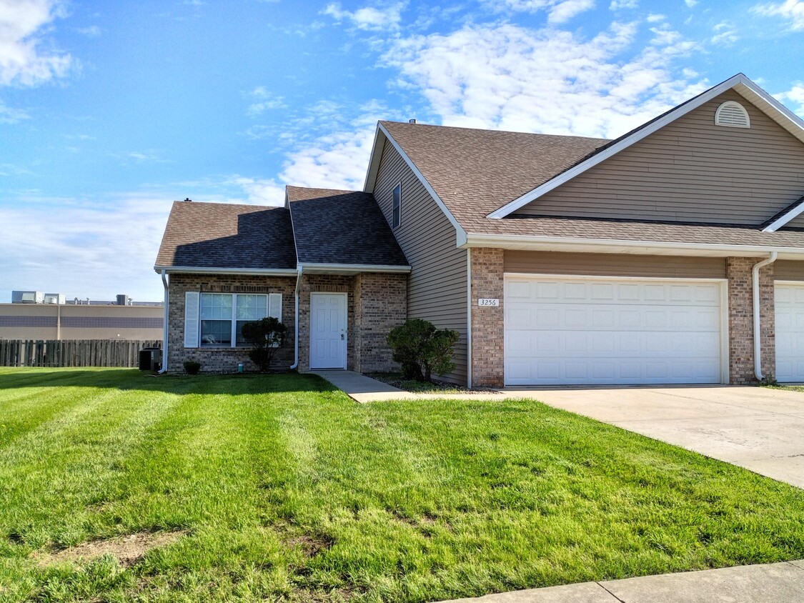 Primary Photo - 3256 Wind River Cir