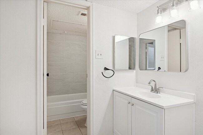 Foto del edificio - 2120 El Paseo St