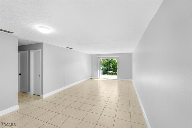 Foto del edificio - 2935 SE 15th Pl