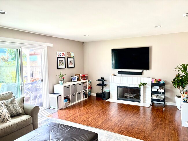 Foto del edificio - 15508 Caulfield Ave