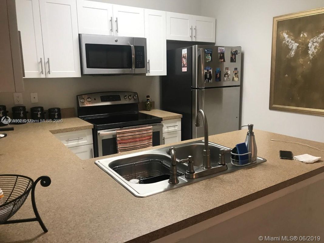 Foto del edificio - 18304 NW 68th Ave