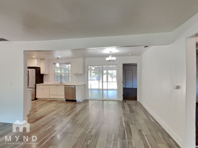 Building Photo - 2428 Drayton Dr