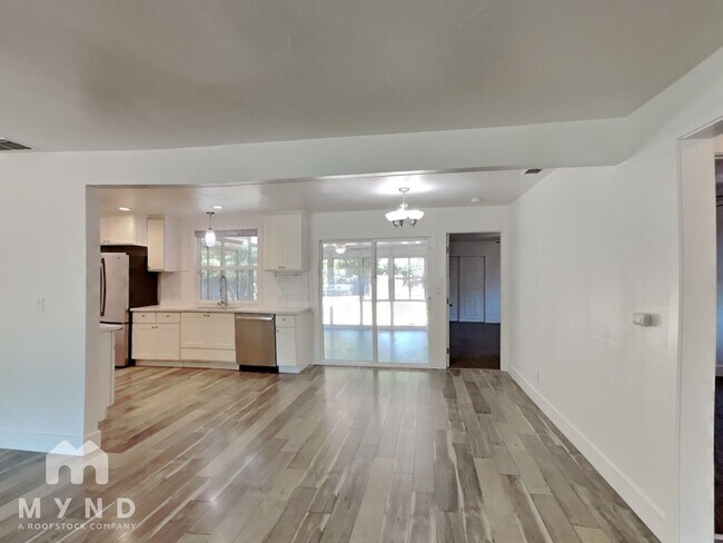 Foto del edificio - 2428 Drayton Dr