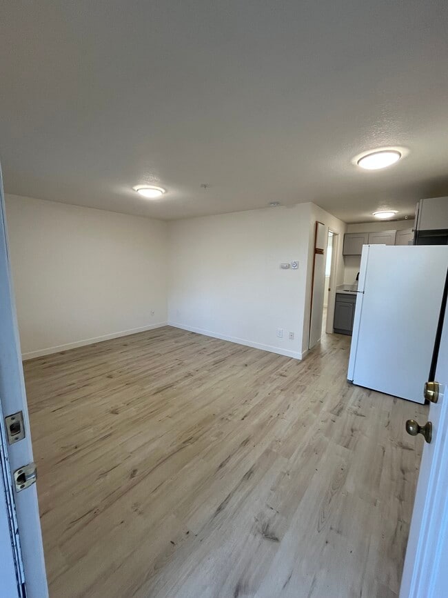 711 Living Room / Kitchen - Cedar Pointe Apartments