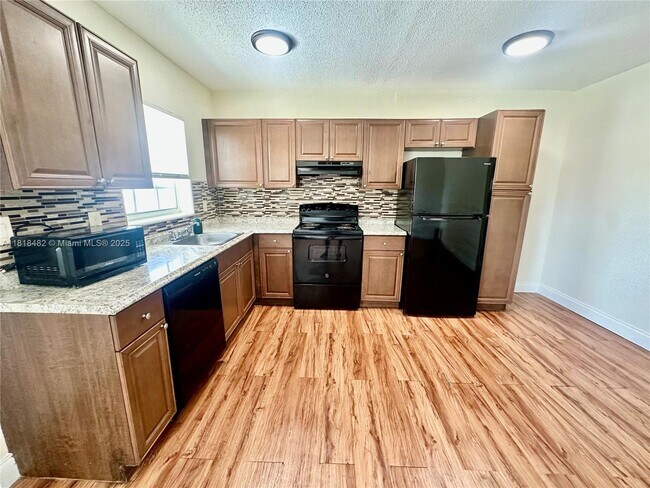 Foto del edificio - 5420 NE 22nd Terrace