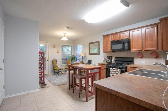 Building Photo - 11005 Short Springs Dr