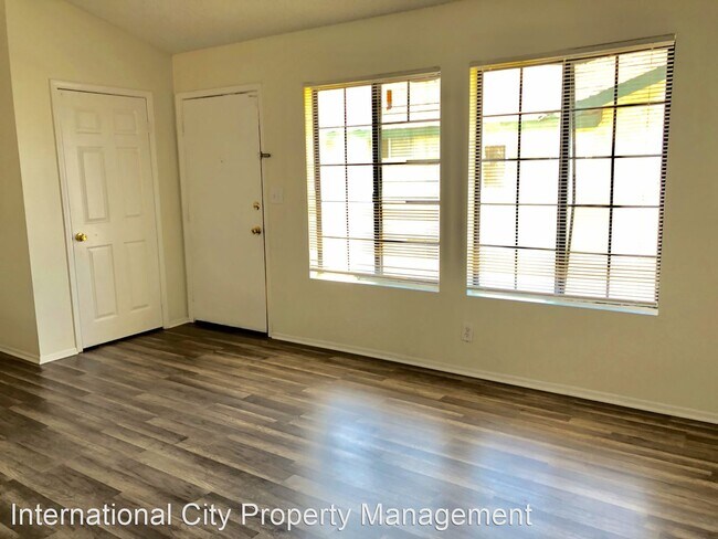 Building Photo - 1048 Newport Ave