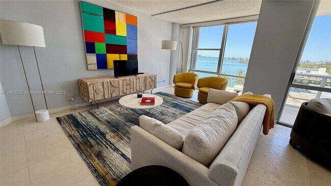 Foto del edificio - 900 Bay Dr
