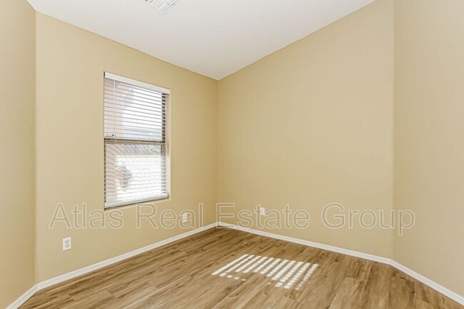 Building Photo - 6243 N 69th Dr