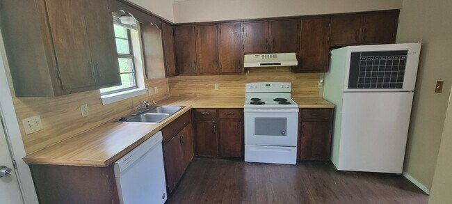 Building Photo - 370/380 Broadwater Duplex