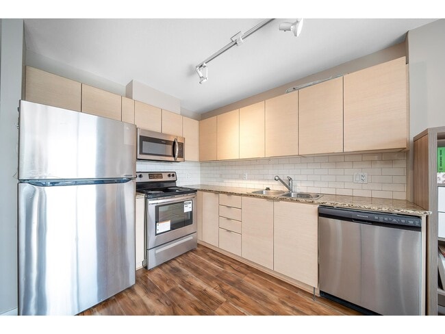 Building Photo - 13618 100 Av
