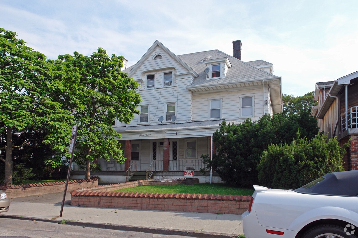 Primary Photo - 4015 Atlantic Ave