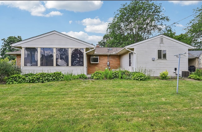 Building Photo - 902 Brentford Dr